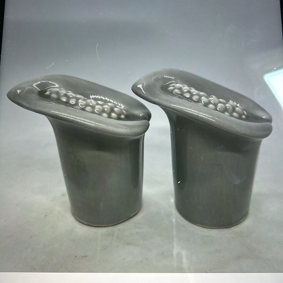 Vintage MCM Ceramic Calla Lily Salt & Pepper Shaker Set - Picture 11 of 12